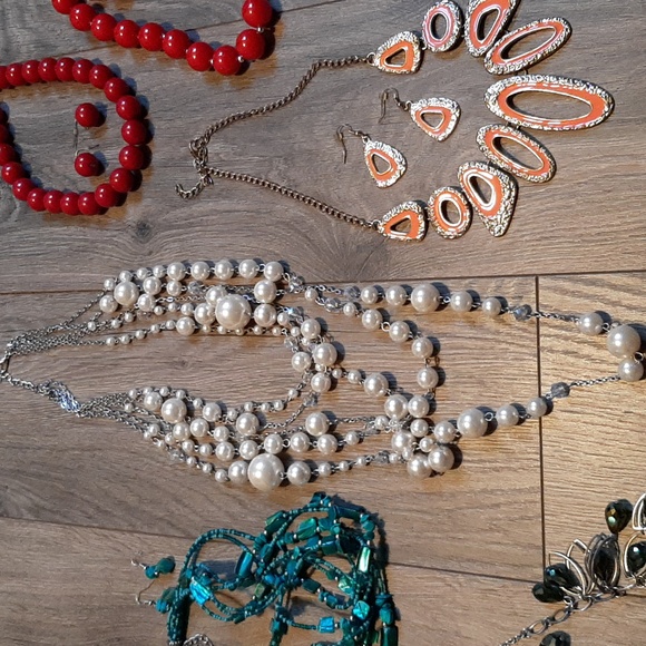 Costume jewelry bundle lot #1 - Picture 4 of 7